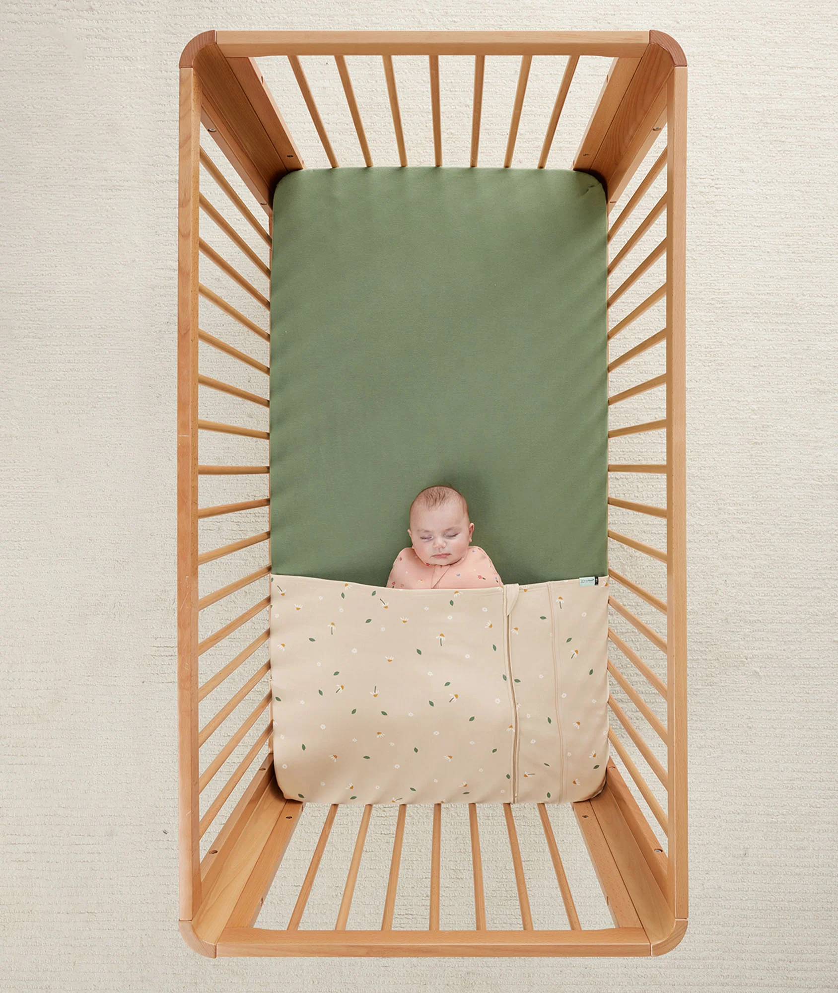 HugMe Blanket 1.0 & 2.5 TOG Daisy Sprinkle - Image 5